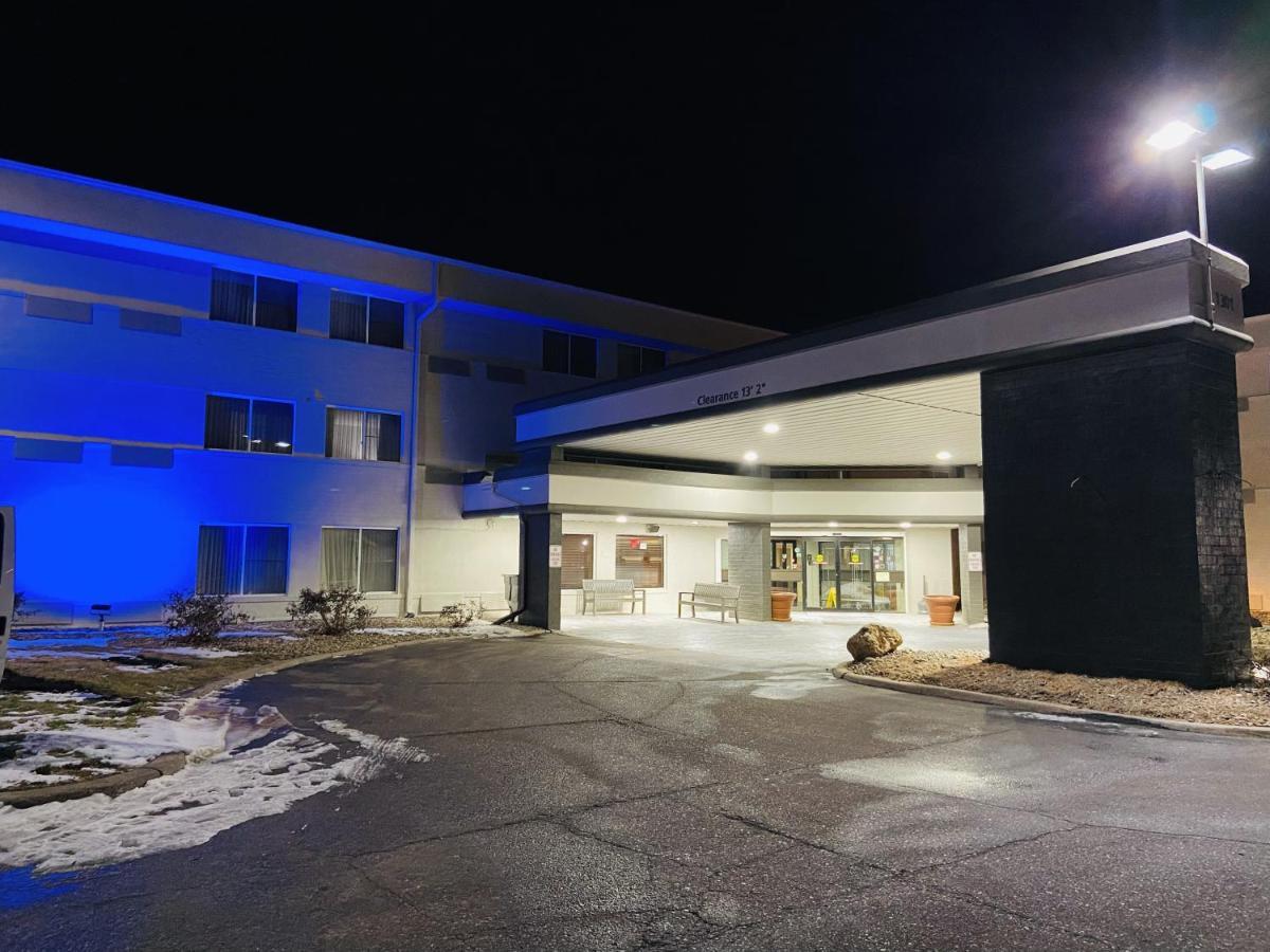 Hotel Wingate By Wyndham Lincoln Airport East Exterior foto