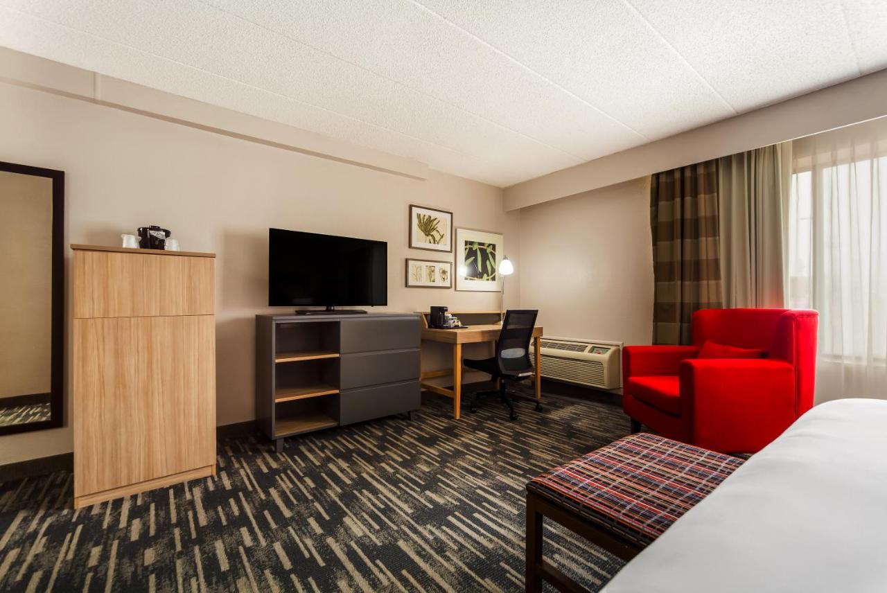 Hotel Wingate By Wyndham Lincoln Airport East Exterior foto