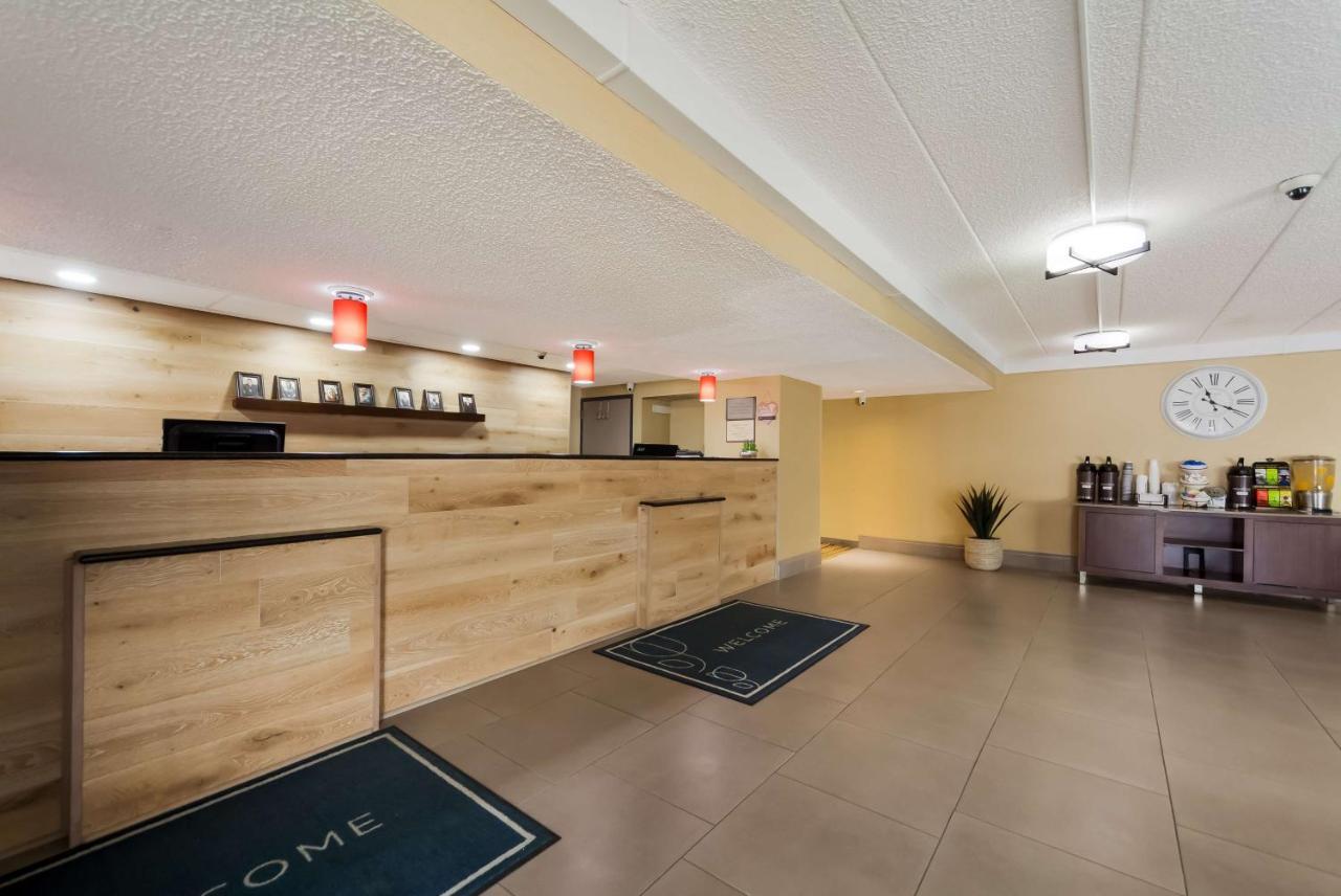 Hotel Wingate By Wyndham Lincoln Airport East Exterior foto